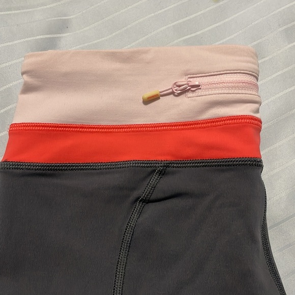 Lululemon Leggings - Size 6 - Picture 3 of 5